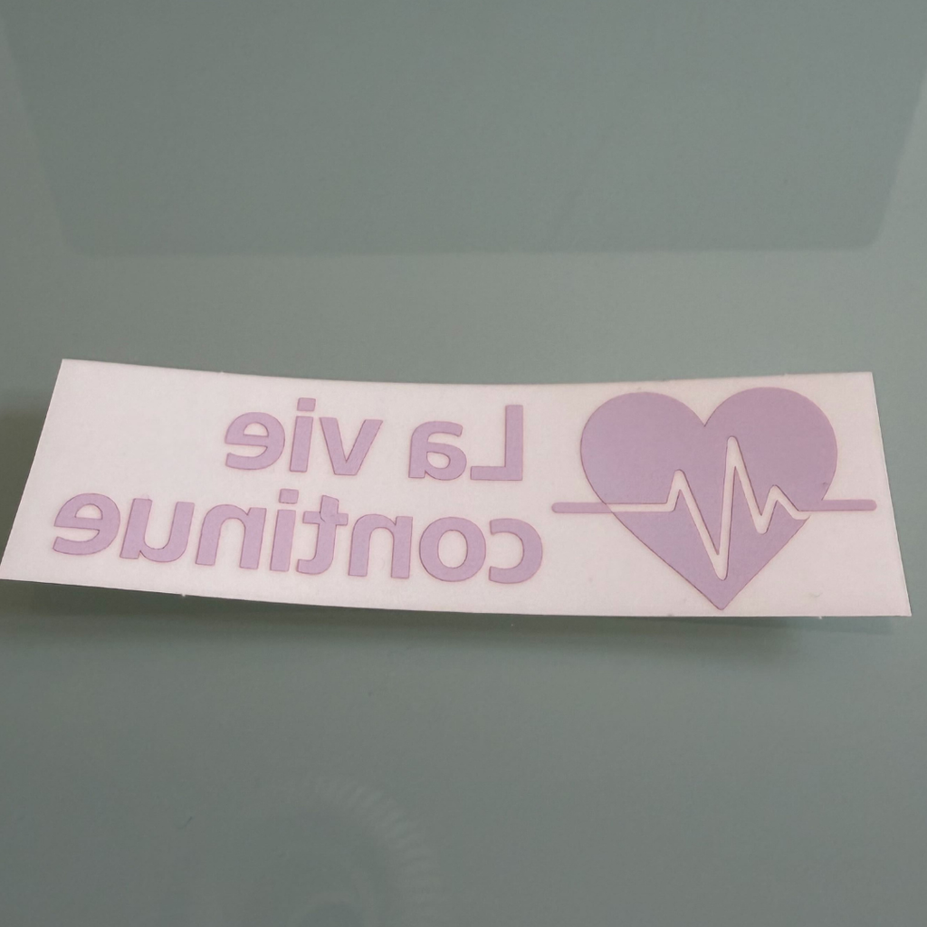 ❤️ Sticker vitrophanie « La vie continue » – 10 × 3 cm (Précommande)